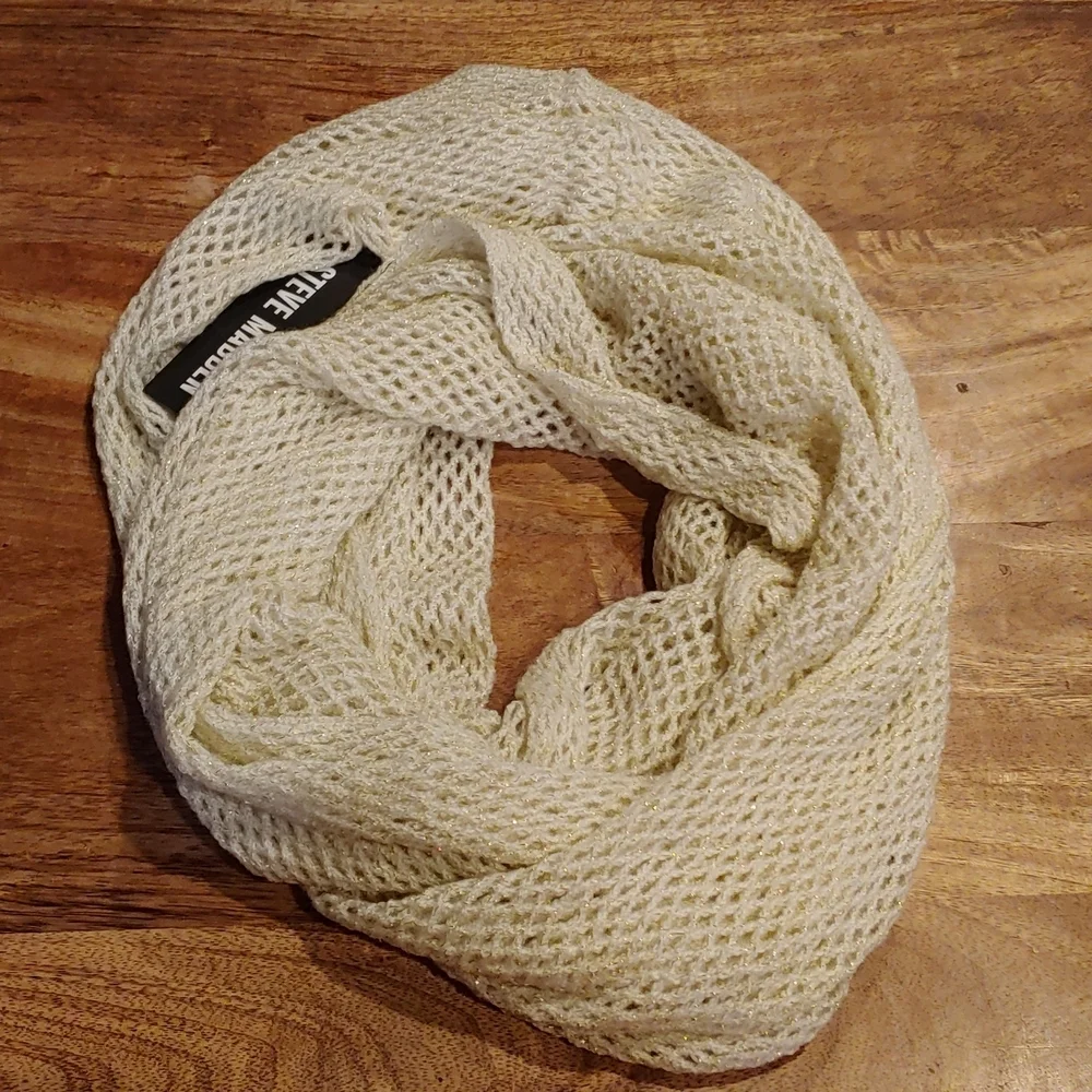 NWT Steve Madden Infinity Scarf